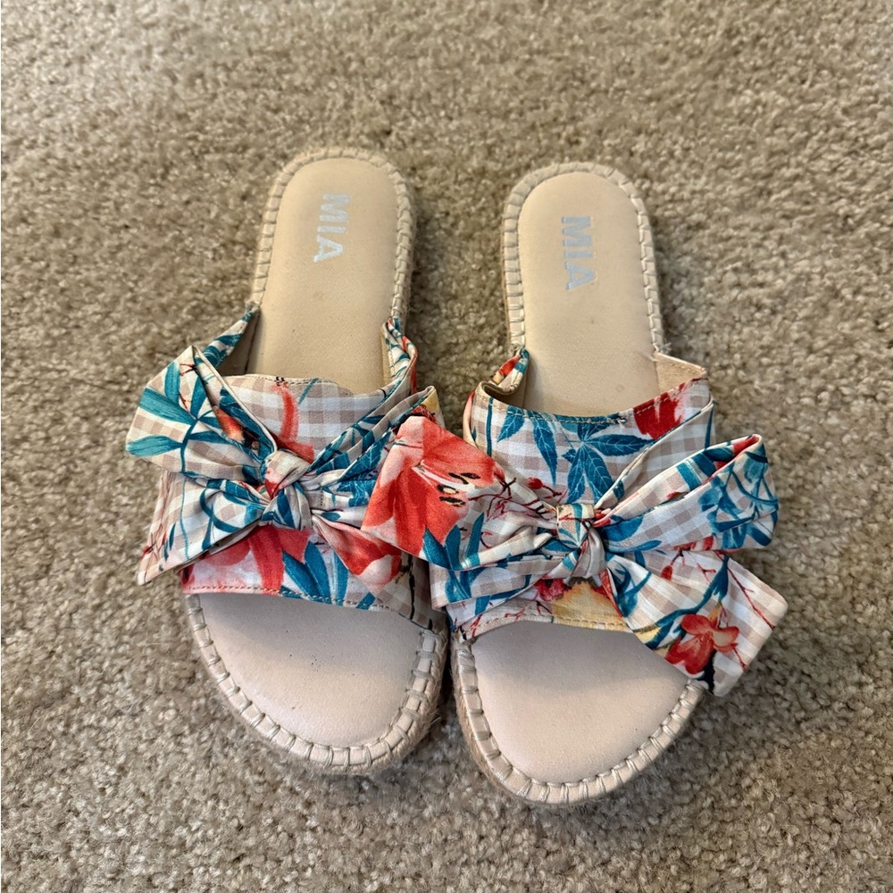 MIA Tan and  Blue  Floral Slip on Sandals Gingham With Bow Sz 8.5